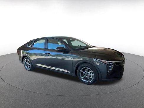 Used 2025 Kia K4 FWD image 2