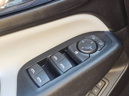 Used 2018 Chevrolet Equinox Premier AWD/4WD image 21