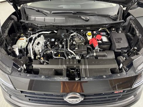 Certified 2025 Nissan Kicks SR FWD image 41
