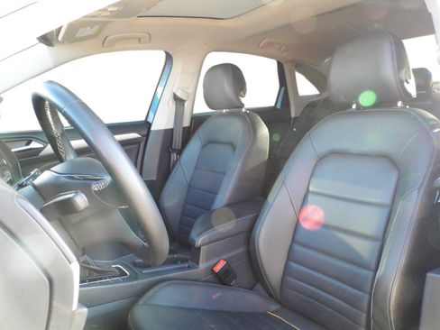 Used 2021 Volkswagen Jetta SE w/ SE Cold Weather Package image 18