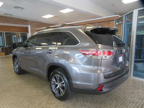 Used 2016 Toyota Highlander XLE FWD image 76