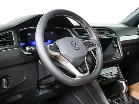 Used 2023 Volkswagen Tiguan SE FWD image 7