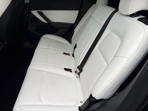 Used 2021 Tesla Model Y Long Range image 25