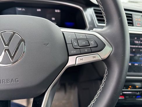 Used 2022 Volkswagen Tiguan SE image 14