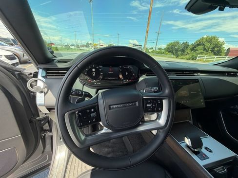 Used 2025 Land Rover Range Rover SE AWD/4WD image 13