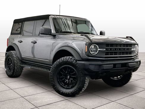 Used 2023 Ford Bronco 4-Door image 2