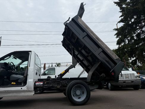 Used 2006 Ford F450 2WD Regular Cab Super Duty image 20