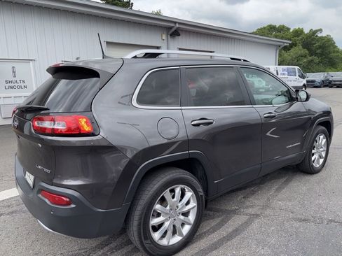 Used 2017 Jeep Cherokee Limited AWD/4WD image 5