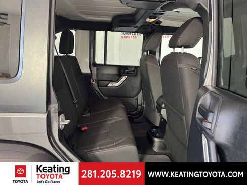 Used 2018 Jeep Wrangler Unlimited Sahara w/ Connectivity Group AWD/4WD image 18
