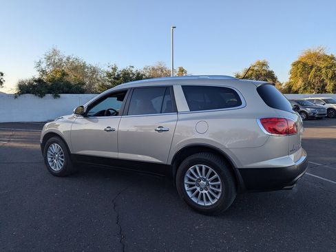Used 2010 Buick Enclave CXL image 4