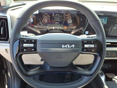 Used 2025 Kia Sorento S w/ Panoramic Sunroof Package FWD image 19