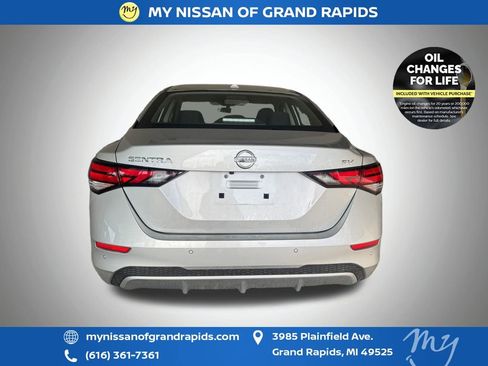 Used 2022 Nissan Sentra SV w/ Trunk Package image 6