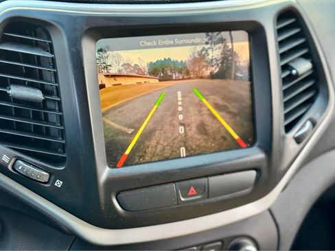 Used 2015 Jeep Cherokee Latitude w/ Comfort/Convenience Group image 12