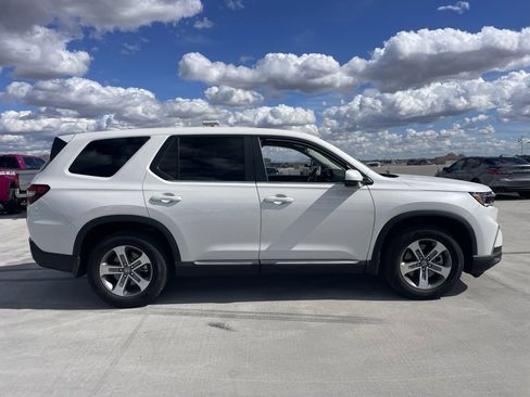 Used 2023 Honda Pilot EX-L image 3