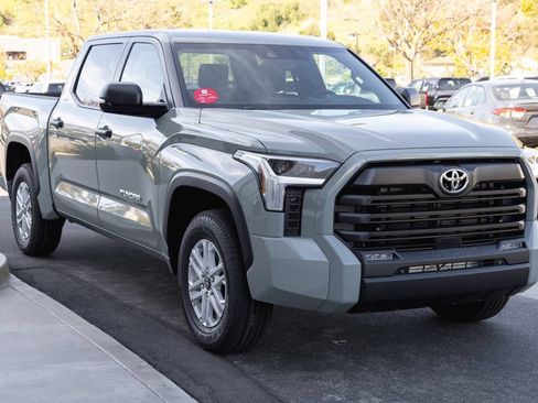 New 2026 Toyota Tundra SR5 AWD/4WD image 3