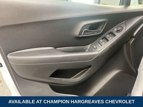 Used 2018 Chevrolet Trax LS AWD/4WD image 30