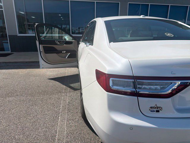 Used 2017 Lincoln Continental Premiere FWD image 6