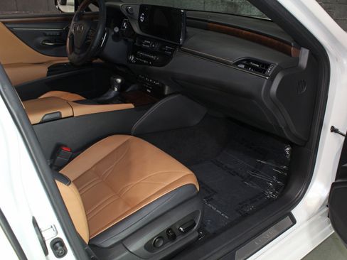 Used 2022 Lexus ES 300h Ultra Luxury w/ Accessory Package 2 FWD image 48