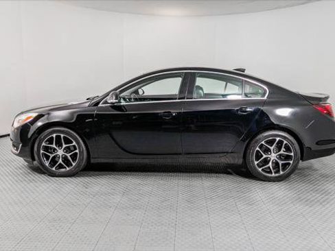 Used 2017 Buick Regal Sport Touring FWD image 3