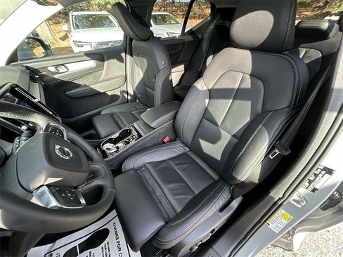 Certified 2024 Volvo XC40 B5 Plus w/ Protection Package Premier image 15
