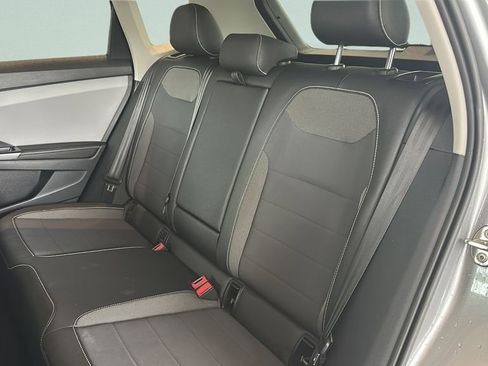 Used 2024 Volkswagen Taos SE image 32