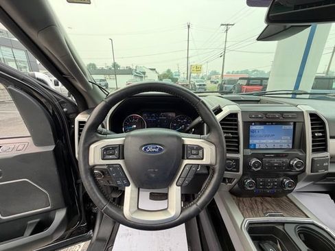 Used 2019 Ford F250 Lariat w/ Lariat Ultimate Package AWD/4WD image 17