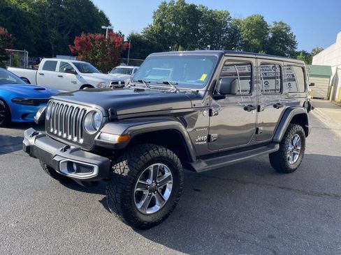 Used 2018 Jeep Wrangler Unlimited Sahara AWD/4WD image 3