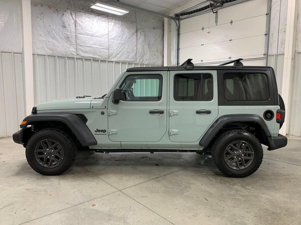 Used 2024 Jeep Wrangler Unlimited Sport AWD/4WD image 14