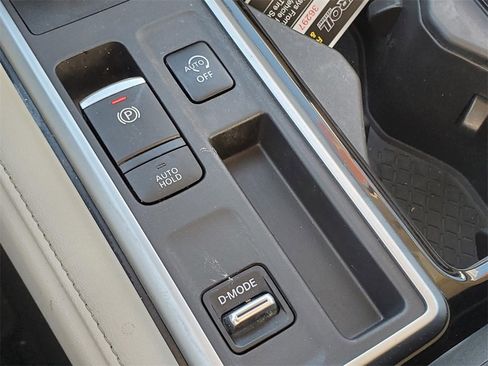 Certified 2025 Nissan Pathfinder SL image 27