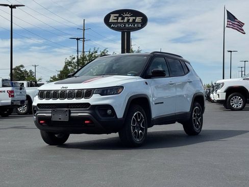 Used 2024 Jeep Compass Trailhawk w/ Trailhawk Convenience Group AWD/4WD image 1