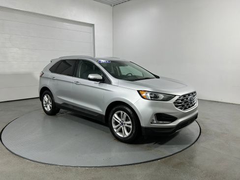 Used 2019 Ford Edge SEL w/ Equipment Group 201A image 2
