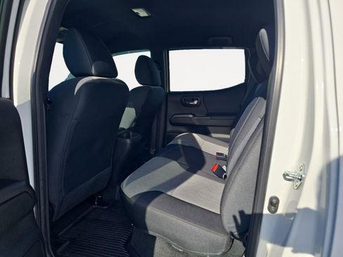 Used 2022 Toyota Tacoma TRD Sport image 17