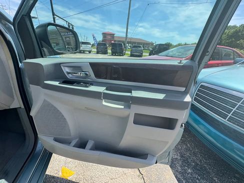 Used 2010 Chrysler Town & Country Touring w/ Family Value Group FWD image 22