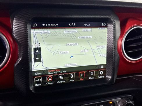 Used 2022 Jeep Wrangler Unlimited Rubicon AWD/4WD image 19