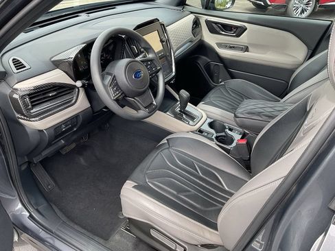 Used 2025 Subaru Forester AWD/4WD image 10