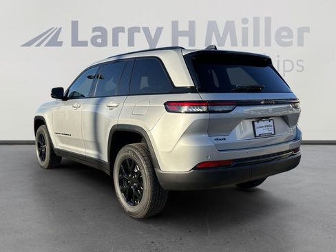 New 2025 Jeep Grand Cherokee Laredo AWD/4WD image 5