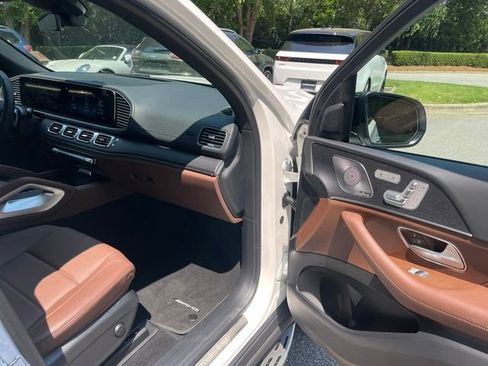 Used 2024 Mercedes-Benz GLS 450 4MATIC image 10