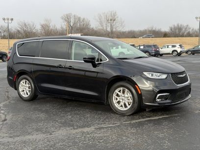 Used 2024 Chrysler Pacifica Touring-L