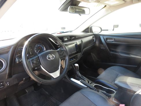Used 2017 Toyota Corolla SE w/ SE Premium Package FWD image 29