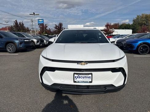 New 2026 Chevrolet Equinox EV LT image 8