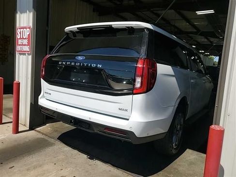 Used 2025 Ford Expedition Max Active AWD/4WD image 9