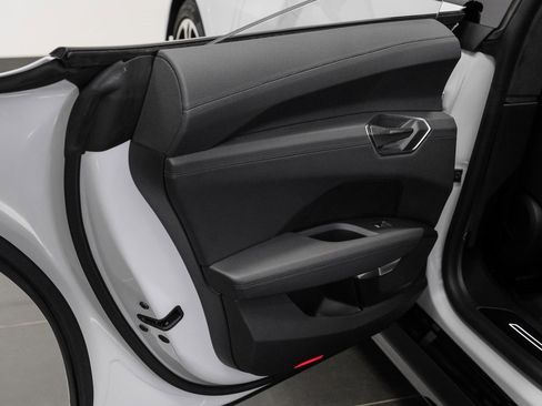 Used 2024 Audi e-tron GT Prestige image 47