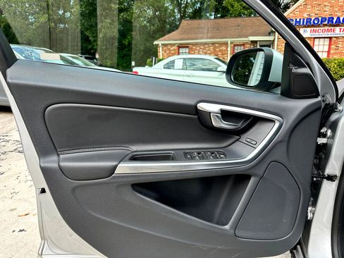 Used 2015 Volvo V60 T5 Platinum image 14