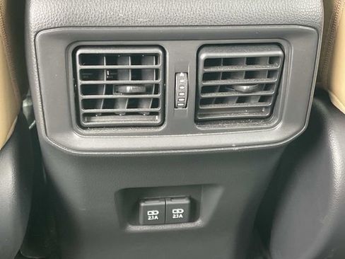 Used 2021 Toyota RAV4 Limited image 17