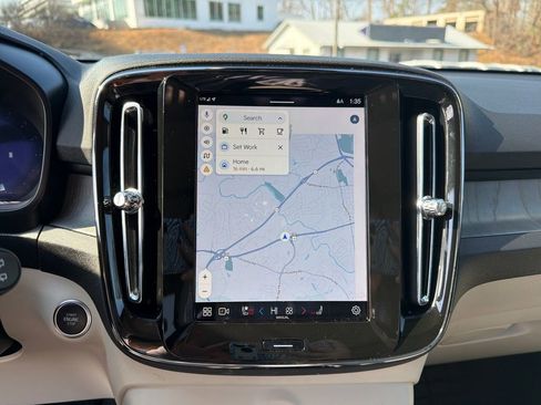 Certified 2024 Volvo XC40 B5 Plus w/ Protection Package Premier image 23