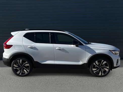 New 2026 Volvo XC40 B5 Ultra w/ Climate Package image 4