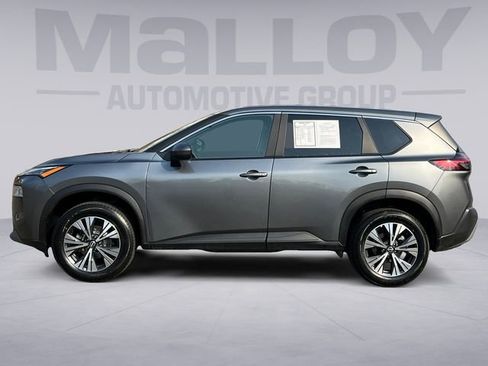 Used 2023 Nissan Rogue SV image 2