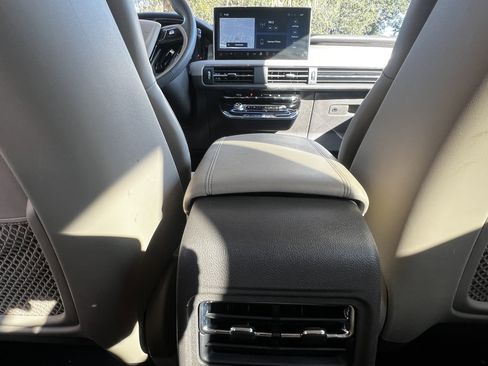 Used 2023 Lincoln Corsair FWD image 38