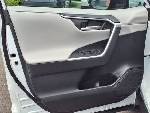 Used 2022 Toyota RAV4 Limited FWD image 28
