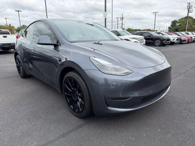 Used 2023 Tesla Model Y Long Range AWD/4WD image 1